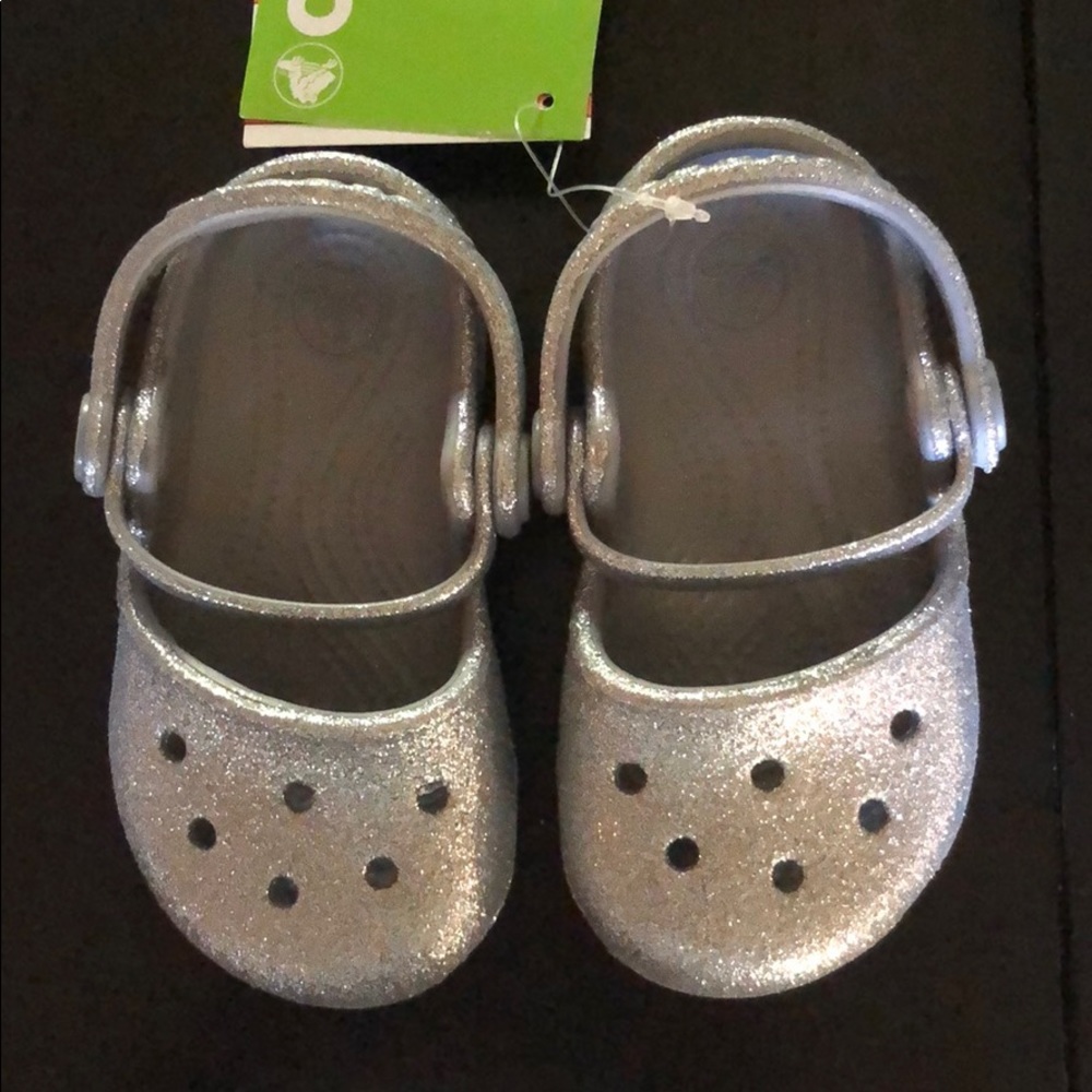 🍦NWT Crocs toddler girls glitter shoe size 6 🍦